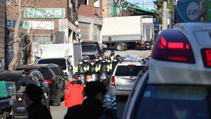 경찰, 사랑제일교회 압수수색…화염병 등 불법혐의 수사