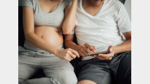 “네가 낳았잖아”…아내 죽자 대리모에 양육비 협박한 남성