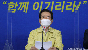 사흘째 400명대…丁총리 “단계 격상, 확진자 수만으로 하진 않아”