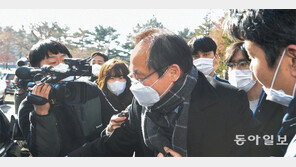 류혁 “보고 못받아” 패싱 따지자… 박은정 “秋장관 지시” 고성 설전