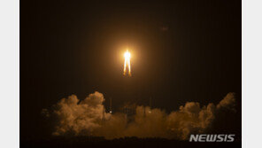 중국 “무인 탐사선 ‘창어 5호’ 달 표면에 성공적 착륙”