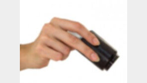 유치원 급식에 정체불명 액체를 ‘쓰윽~’…수상한 교사 조사