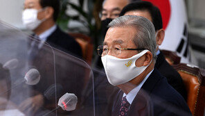 “법무장관, 정치적 중립 훼손”…국민의힘, 文향해 “秋 경질” 촉구