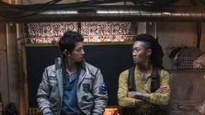 “제작비라도 건지자”…극장 포기하고 넷플릭스 직행하는 영화들