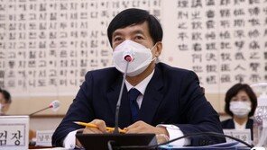 중앙지검 “이성윤, 명예퇴직·연금 확인? 사실과 달라”