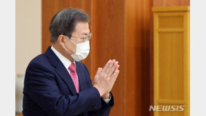 文대통령 “코로나 상황 속 수능…안쓰럽고 미안한 마음”