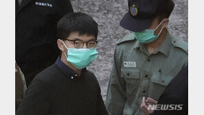 홍콩 당국, ‘우산혁명’ 주역 조슈아 웡에 징역 13.5개월 선고