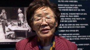 [단독]“할머니들 용기에 경의”…‘위안부’ 국제법정 당시 검사, 영상으로 감사 전해