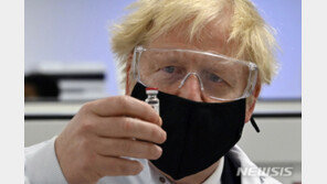 영국 총리 “백신효과 의심 없다…봄이면 일상 정상화 기대”