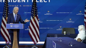 바이든 “크리스마스 여행 자제…25만명 더 죽을 수도”