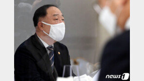 홍남기 “국내 SW 기업 단계별 지원에 내년 233억원 투입”