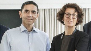 결혼식날도 연구…터키 부부 30년 암치료 노력이 ‘화이자 백신’ 낳다