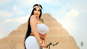 ‘꽉 끼는 드레스가 풍기문란?’…이집트서 체포된 모델·사진사