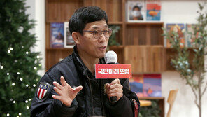 ‘표창장 위조 불가’ 장경욱 교수, 진중권 고소…“집요하게 조롱”