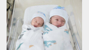 일란성 맞아? 몸집 두 배 차이나는 쌍둥이 사연은…