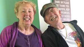 한날한시에… 코로나 걸린 노부부 하늘로