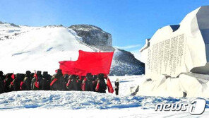 연말마다 백두산 오른 김정은, 8차 당 대회 앞두고 또 오르나