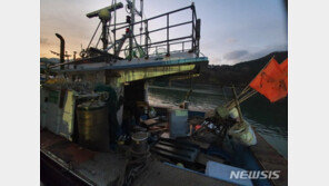 부안 격포항에 정박 어선 가스폭발…1명 사망