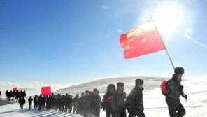 노동신문, 김정은 백두산행 재조명…“거룩한 자욱들”