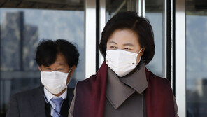 추미애·윤석열, 갈등 숨고르기…‘살얼음 분위기’ 수싸움