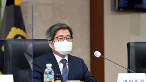 김명수 “법관공격 거세” 우려…‘판사사찰’ 논란은 침묵