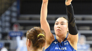 선두 KB스타즈 수비 휘저은 김소니아