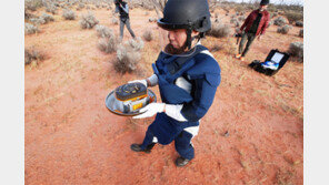 日 탐사선, 태양계 비밀 풀 흙 담아왔다