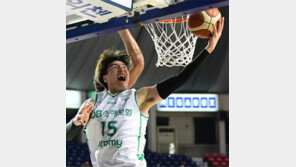 꼴찌 DB의 반란… 3점포로 선두 KCC 잡았다