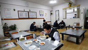 1인가구 60%만 일한다…3명 중 1명 年 1000만원 못 벌어