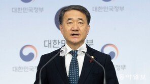 내년 2월 아스트라제네카 첫 도입…화이자·모더나는 불투명