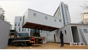 어린이집 코앞에 코로나19 컨테이너 병상이…[청계천 옆 사진관]