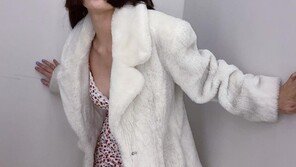 현아, 독특 헤어스타일에 과감 패션…독보적 섹시美