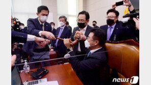 공수처법·尹징계 ‘운명의 날’…靑, 침묵 속 여론동향 주시