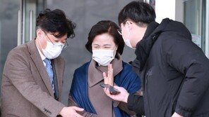 징계위 재개 전 법무부 떠난 秋장관, 질문엔 ‘묵묵부답’