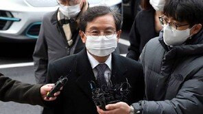 ‘라임 로비’ 의혹 윤갑근 “김봉현 전혀 본적도 없고 모른다”