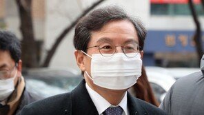 ‘라임 로비 의혹’ 윤갑근 구속…“도망·증거인멸 염려”