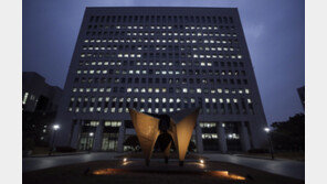 尹총장 “징계위 공정하지 않아” vs 법무부 “방어권 보장에 최선”