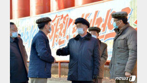 北 김덕훈, 탄소하나 화학공업 건설장 시찰…‘80일 전투’ 점검