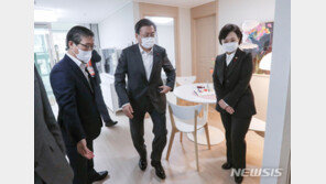 文 “13평, 아이 두명 키우겠다”…野 “비상식적” “국민 분노 치솟아”