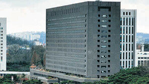 “尹측, 증인에 직접 질문 안돼” vs “반대신문 기본 절차 무시하나”