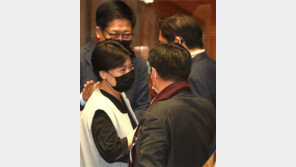 윤희숙 필리버스터 12시간 47분 신기록