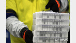 美보건장관 “2월 말까지 코로나 백신 1억명 접종”
