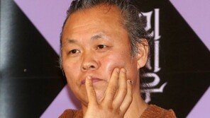 ‘기생충’ 번역가 달시 파켓 “김기덕 기리는 건 잘못된 일”