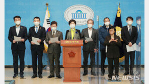 與 “윤석열 배제 한 달 만에 윤갑근 구속…수사 뭉갰었나”