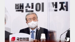 코로나 최대 위기…與 “비상한 접근 필요” vs 野 “방역실패 사죄”