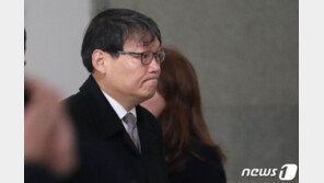 이광철 靑민정비서관 “조국, 멸문지화 고통…檢개혁 안했다면”