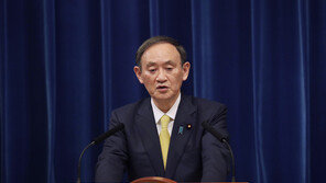 日스가, 코로나19 감염자 폭증 속 “의사·간호사 대우 두배로”