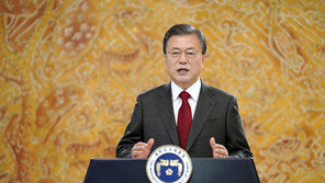 文대통령 “봉쇄 없이 방역, OECD 중 가장 빠르게 경제 회복”