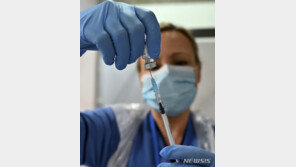 미국 산부인과협, “임신부가 화이자 백신 맞는 것 막아서는 안 돼”