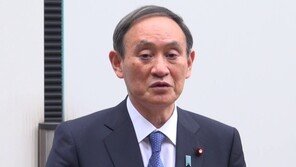 日여행지원책 ‘급히’ 중단…스가, 결국 여론 눈치 봤다